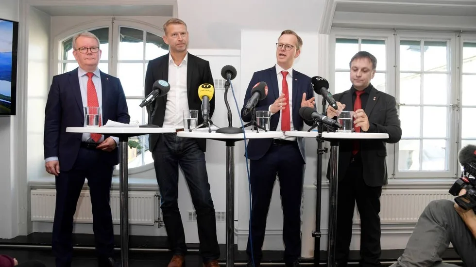 Anders Teljebäck från Västerås, Peter Carlsson, Northvolts vd, Mikael Damberg,  ärings- och innovationsminister  och Lorents Burman från Skellefteå, under pressträffen om Northvolts batterifabrik. Northvolt kommer placera själva fabriken i Skellefteå, medan forskning och utveckling placeras i Västerås.