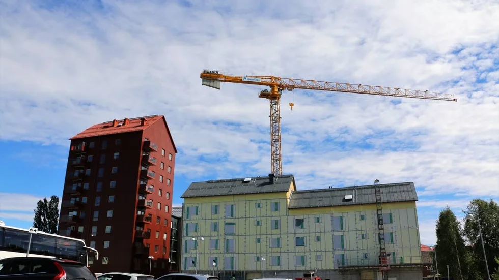 Bostadsområdet Tallen är miljöcertifierat av Sweden Green Building Council. Bland annat är stommarna byggda av trä. Ett val som stämmer överens med kommunens strategi för hållbart byggande.