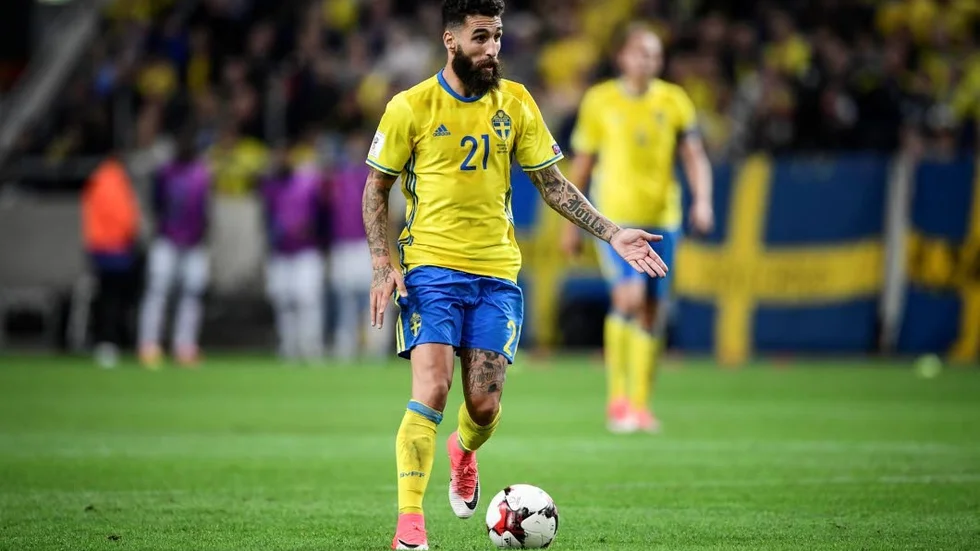 Svenske landslagsspelaren Jimmy Durmaz har fått mängder av rasistiska hot, ofta signerade #SD2018.