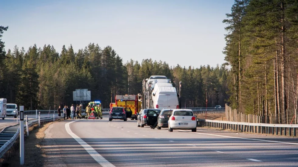 Mannen fördes med ambulans till Sunderby sjukhus.