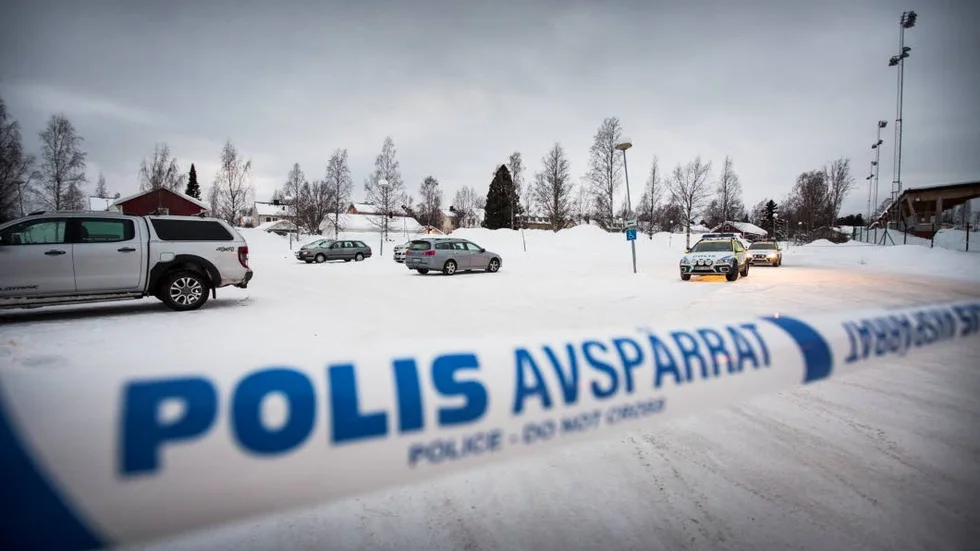 Mord. Robert Sjömarks bil hittades på LF Arena igår. Polisen utreder mordet och en misstänkt gärningsman kan begäras häktade i eftermiddag.