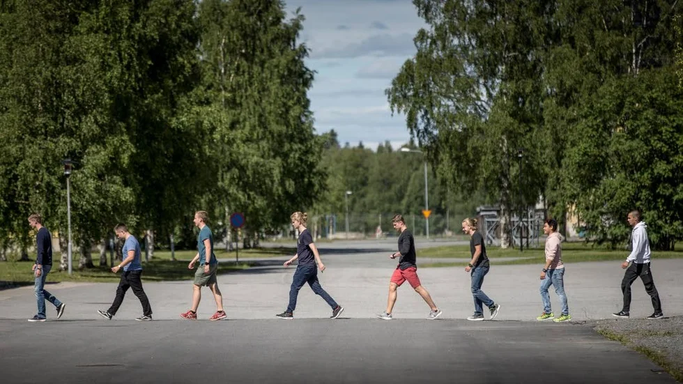 Övning i att gå på led inleds omedelbart vid inryckningen.