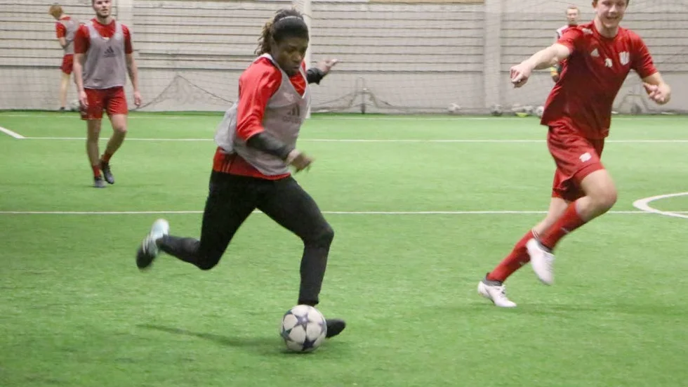 TRÄNAR. Mohammed Bangura lirar just nu med Piteå IF.