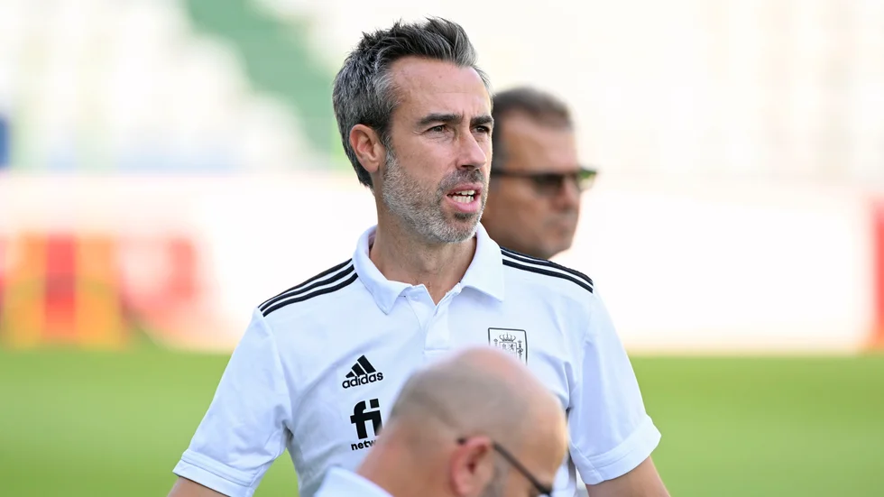 Spaniens förbundskapten Jorge Vilda under torsdagens träning på Estadio Nuevo El Arcángel i Córdoba.