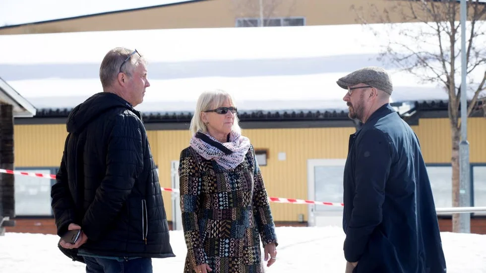Rektor Anita Texwall diskuterade med fastighetsavdelningens kundförvaltare Patrik Bergkvist och rektorsstödet Anders ökvist.