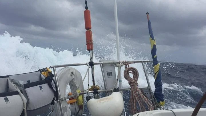 Tufft väder på indiska oceanen.