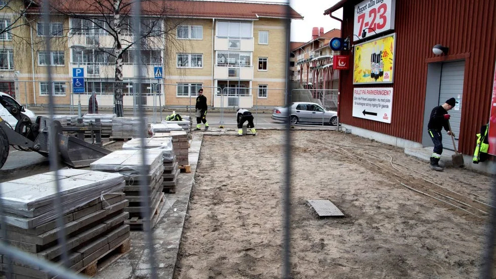 125 kvadrat. Byggytan blir 75 kvadratmeter men apoteket får även tillgång till 50 kvadratmeter av Kvantums pantlokal.