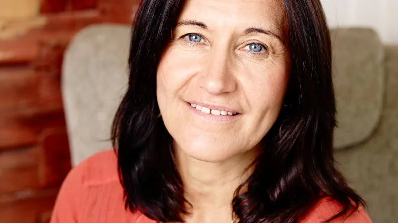 Vill hjälpa. Författaren och coachen Liv Larsson har skrivit en bok för att ge första hjälpen vid otrohet.