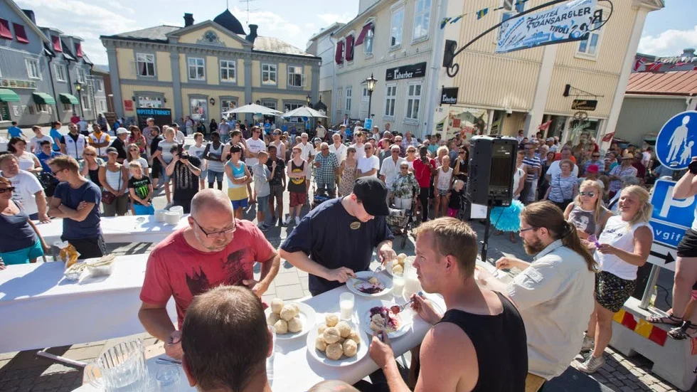 Paltfest. Så här såg det ut 2014 när det var paltkalas på Rådhustorget. I år är inte palten gratis.