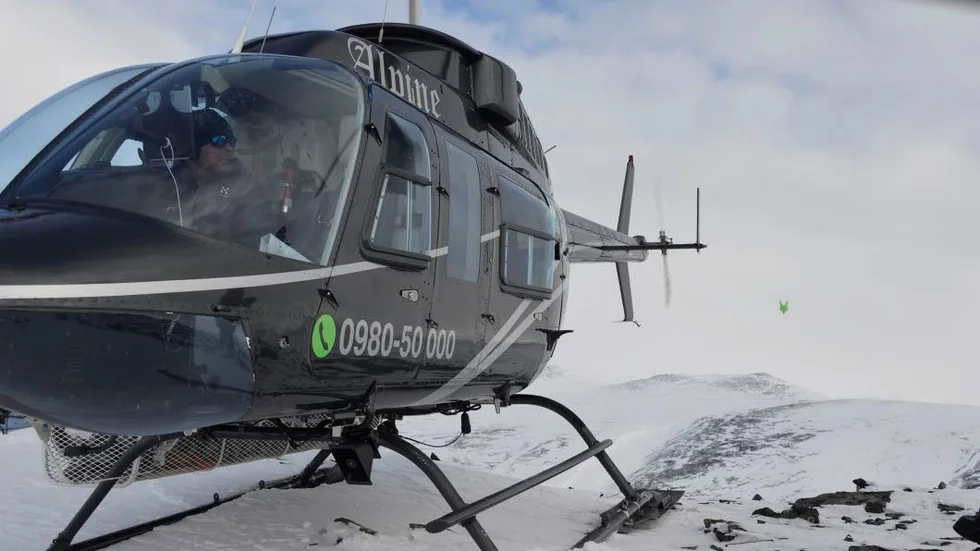 Helikopter. Piloten Mats Widgren stod för transport av såväl ballongflygare som själva utrustningen som behövde komma ut på startplatsen.