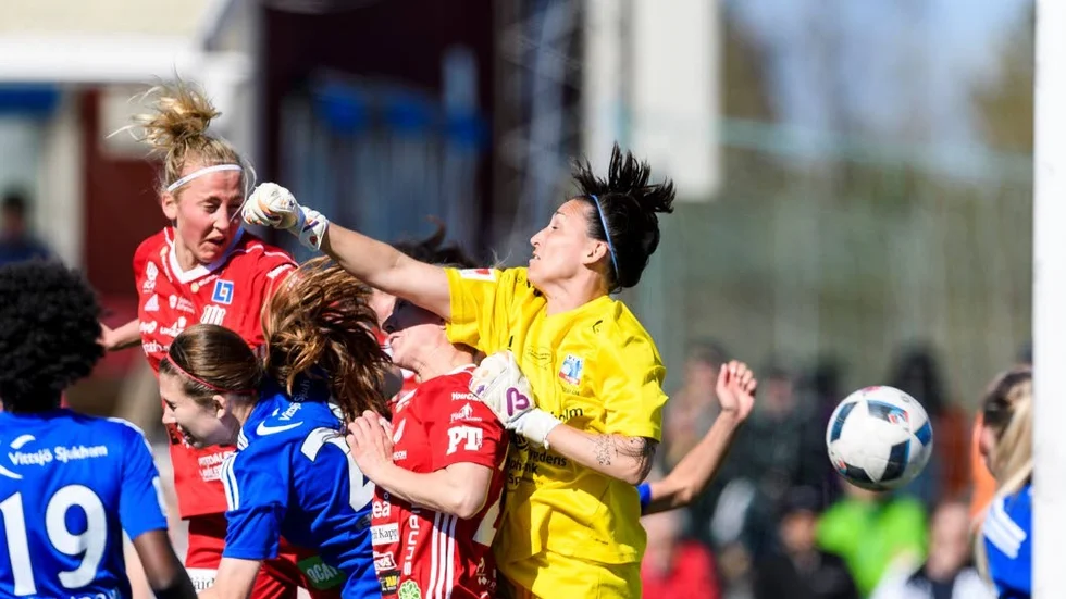 MÅLSKYTT. Julia Karlernäs nickade in sitt tredje hörnmål i damallsvenskan den här säsongen. Lika många som på hela fjolåret.
