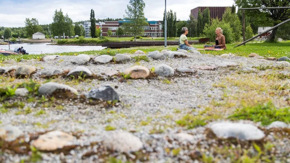 LABYRINT. Det krävs styrka för att ta sig igenom labyrinten av känslor, val och omgivningens åsikter.