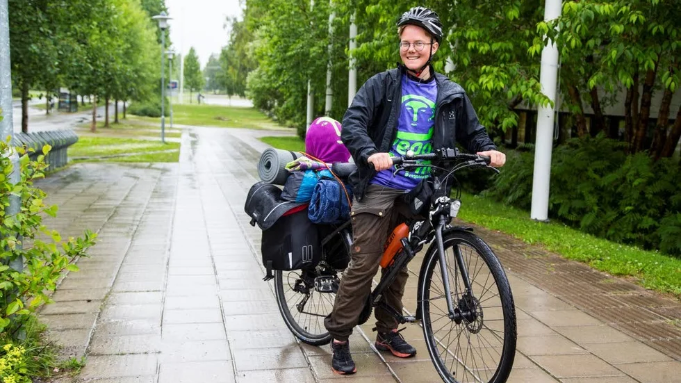 Cykelaktivist. Från Kiruna i norr till Malmö i söder cyklar Eli Blondin och pratar sig varm för vego. Vi måste minska köttkonsumtionen för klimatets skull inte minst.