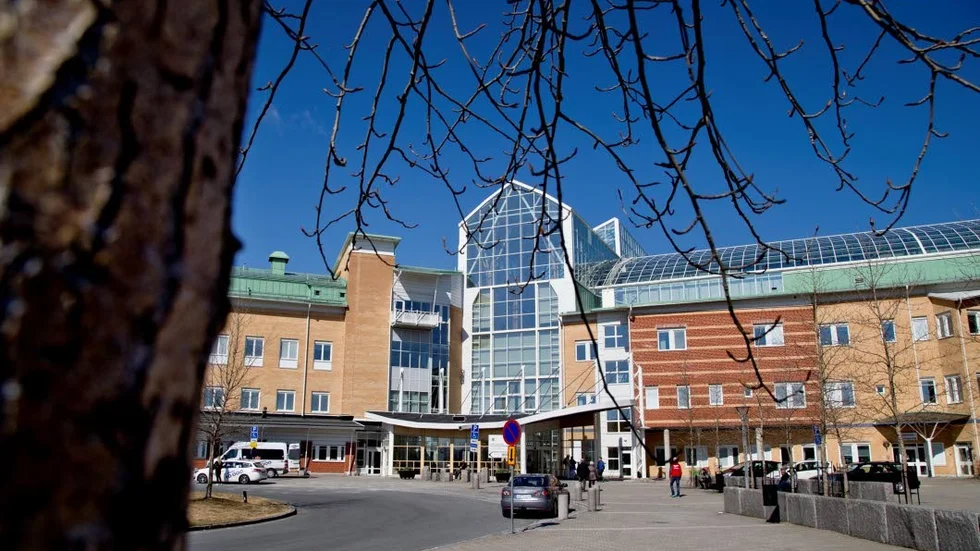 Ansträngt läge. Trots flytten av sex patienter till Piteå älvdals sjukhus fick sju patienter vänta på vårdplatser på akutmottagningen över natten. (Arkivbild)
