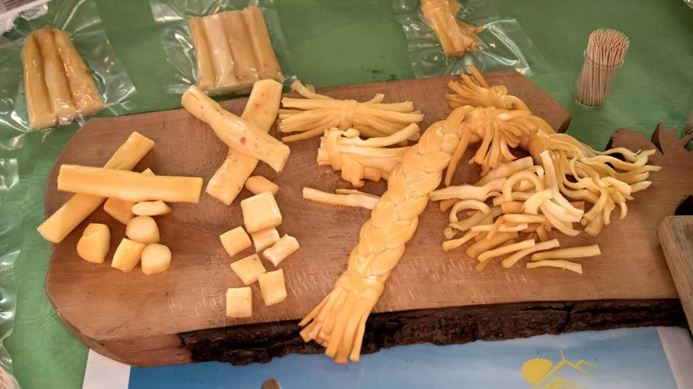Mångkulturellt. Sulgumi är en rökt ost efter georgiskt recept, men Marika Niklasson använder bara råvaror från Lappland.