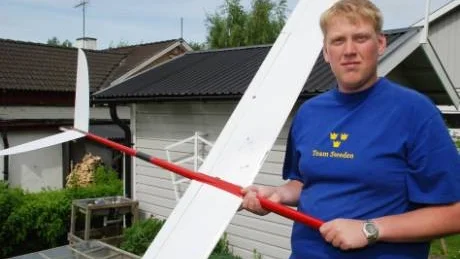 Sonstorpskilen Thomas Johansson är en hängiven modellsegelflygare. I sommar väntar VM i Tjeckien. Foto: Malin Perk