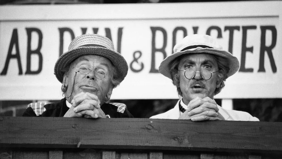 Olof Lundström (till höger) tillsammans med Nils Poppe i farsen "AB Duhn & Bolster" på Fredriksdalsteatern i Helsingborg. Arkivbild.