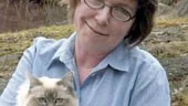 Laila Ringqvist (s), här med katten Lisa, är ny 1:e vice ordförande i kommunstyrelsen.
FOTO: TITTI OLOVSSON