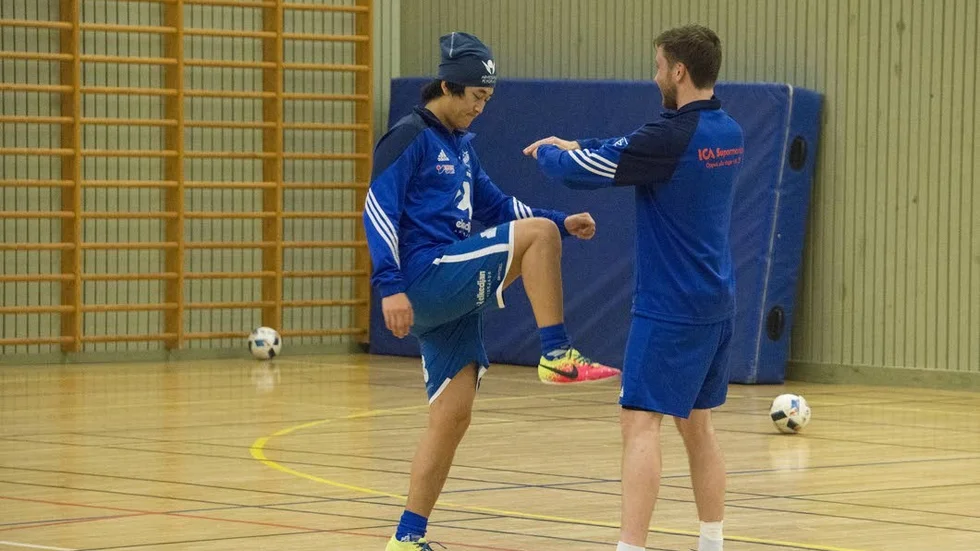 Omställning. Johan Holmqvist har gått från att 2014/2015 agera spelande tränare, till att inför säsongen 2017/2018 ha sju olika ledare att vända sig till.