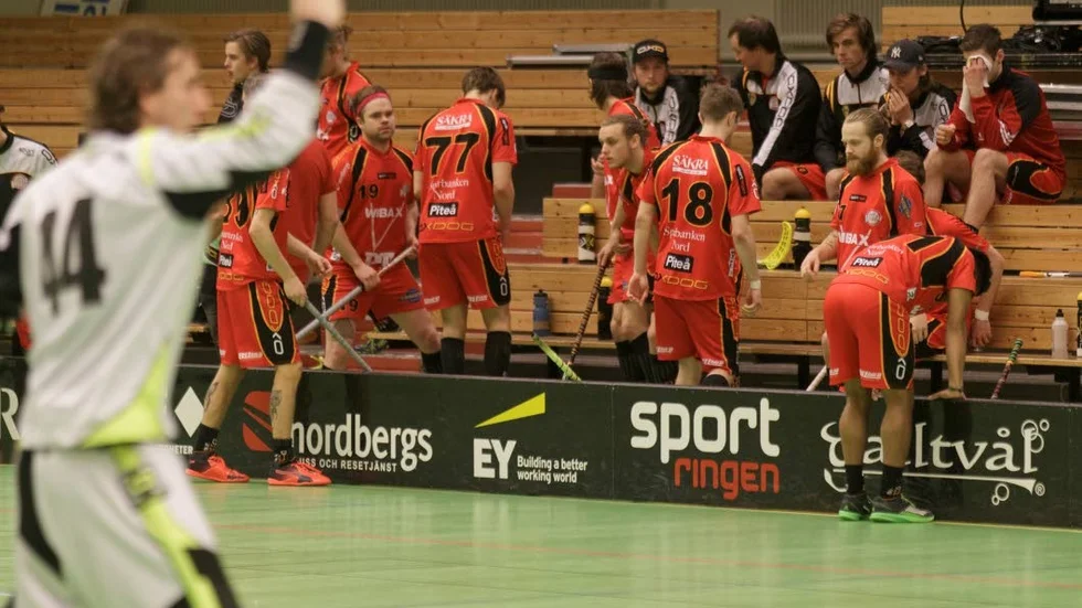 JUBEL. Järfälla fick sista jublet i streckmatchen mot Wibax Patriots.