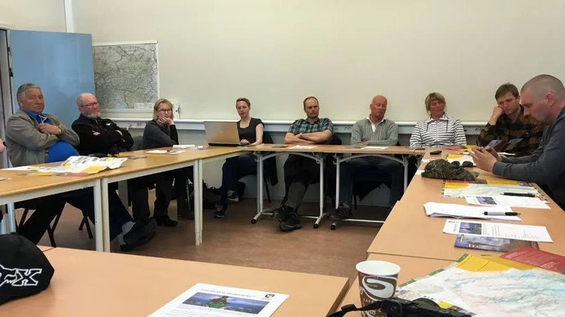 Eldsjälar. Ett tjugotal representanter från respektive skoterklubbar och Arjeplogs kommun träffades i maj för att tillsammans fundera över skoterledernas framtid. (Arkivbild)