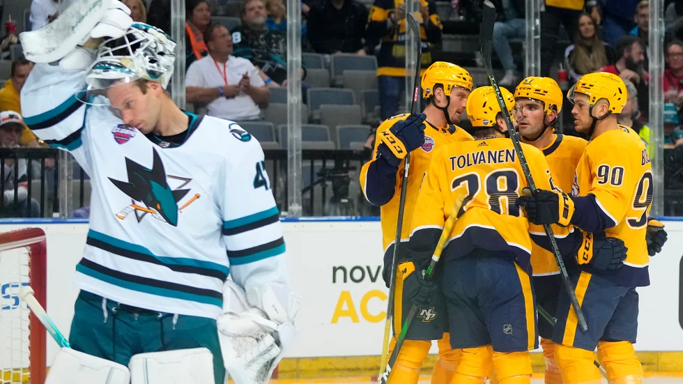 Nashvilless Eeli Tolvanen gjorde matchavgörande 2–1 till Nashville i NHL-premiären i Prag.