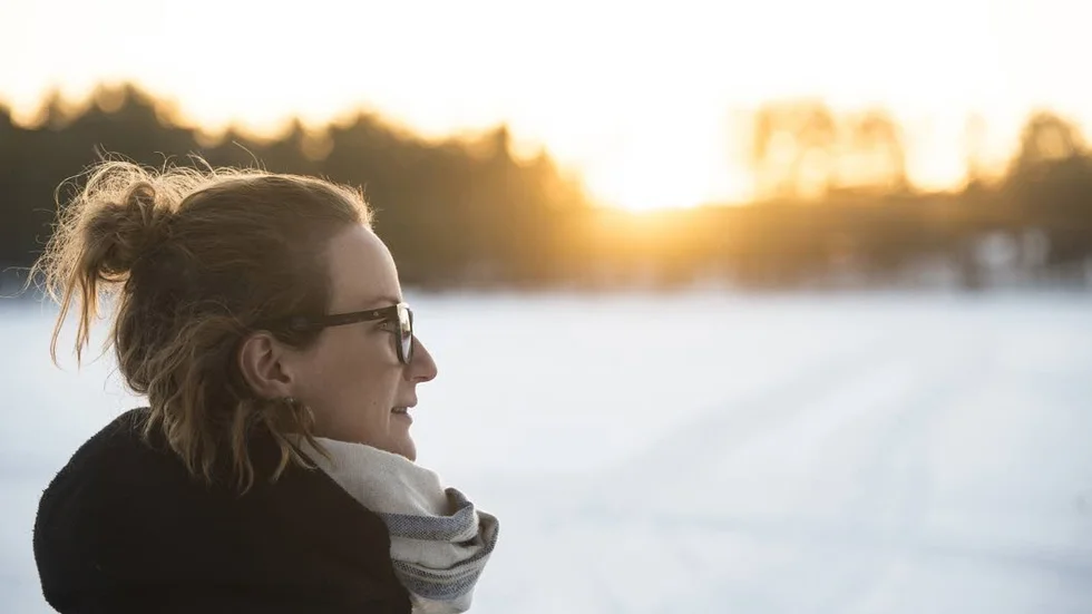 "Man ska ha full respekt för att sport handlar om känslor, och jobbar man med det så kommer dessa känslor mot en och det är en del av det. Det känns trist att man på något sätt ska behöva vänja sig vid hat, men så är det. Det som inte är okej är de här påhoppen", säger Lena Sundqvist, sportkommentator från Arvidsjaur som numera bor i Stockholm. (Arkivbild)
