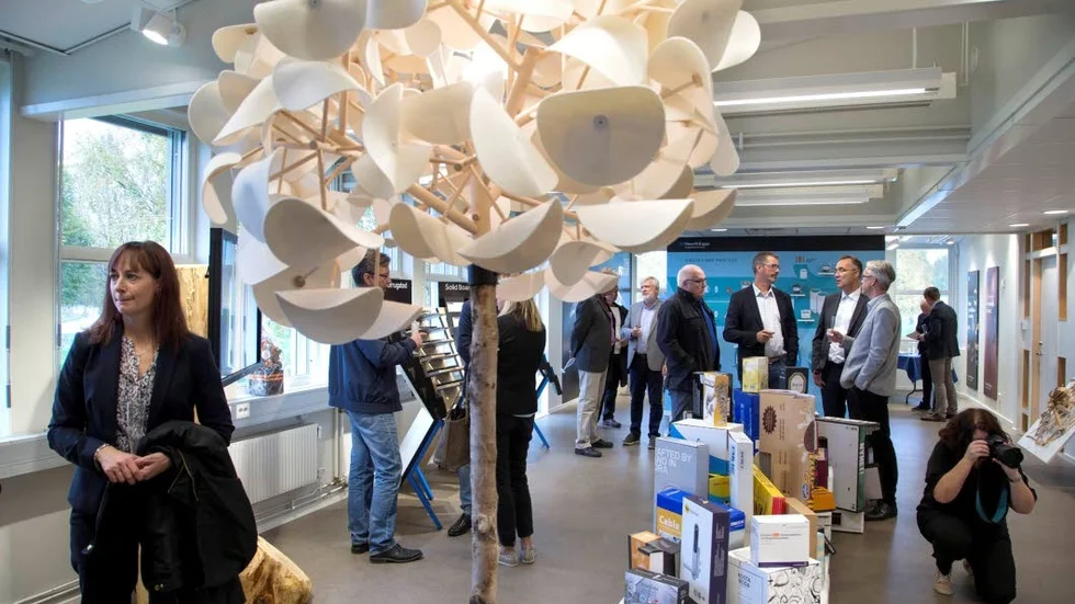 SKOGSTEMA. Experience center har ett tydligt skogstema. Här kan besökarna se vad Europas största kraftlinerfabrik sysslar med.