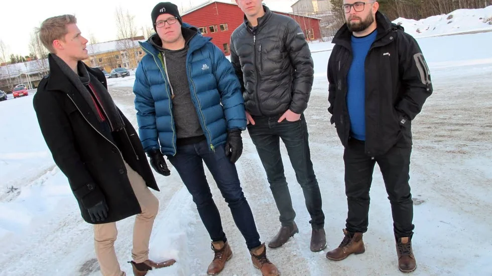 Fyra byggherrar i otålig väntan på snö, från vänster: Samuel Holmström, Anders Westergren, Andreas Johansson och André Sjöström.