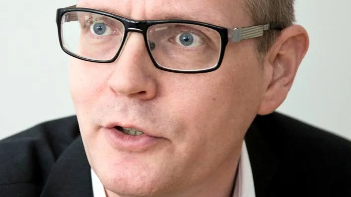 Kritisk. Oppositionsrådet Mattias Karlsson ifrågasätter sparförslaget.