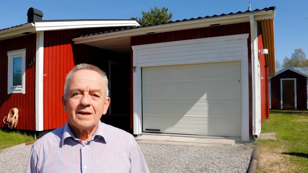 Ologiskt. Stig Söderberg i Norrfjärden är nöjd med fjärrvärmen som han varit ansluten till sedan 2004 men han kan inte se logiken i att kostnaden för den ska höjas med 2 200 kronor vid årsskiftet. (Arkivbild)