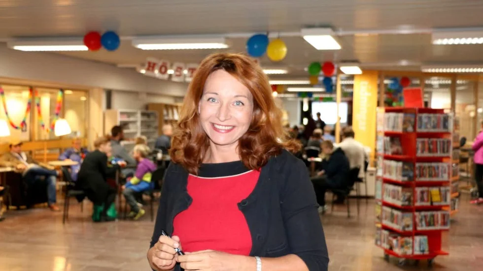 Rötter. "Det bor en liten norrländsk gubbe i mig som längtar hem" säger Martina Haag som har rötter i Jukkasjärvi på mormors sida och dessutom delvis skrev Årets bok "Det är något som inte stämmer" i Saltoluokta.