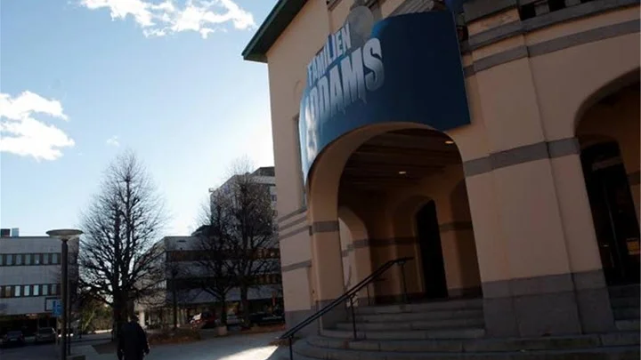 Östgötateaterns ledning har aviserat att elva tjänster försvinner från teatern. På sikt kan det handla om ännu större nedskärningar, om inte mer pengar skjuts till.