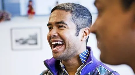 Fahad Faisal tycker att vi måste bli bättre på att återanvända kläder och dela med oss.