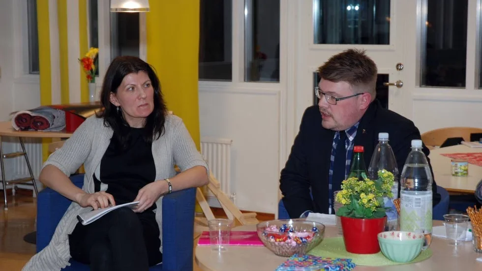 Sandra Wahlström lyssnade på vad bland andra Anders Härnbro hade att säga (S).