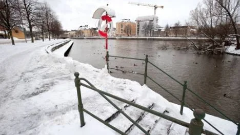 Ett betongblock 200 meter långt och 16 meter brett, ut i vattnet. Och så bostäder med högst tre våningar därovanpå, det är vad Ivarsson Fastigheter nu laborerar med.