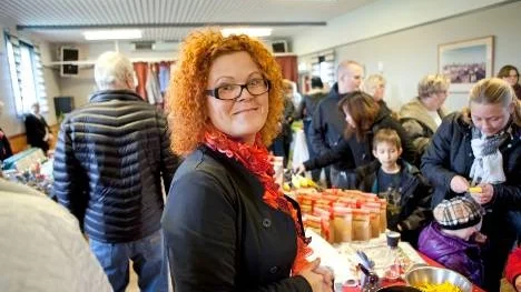 Helene Lundquist berättar att julmarknaden börjar bli lite av en tradition.