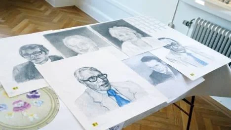 Bo Grönlund ställde också ut ett antal oramade politikerporträtt.