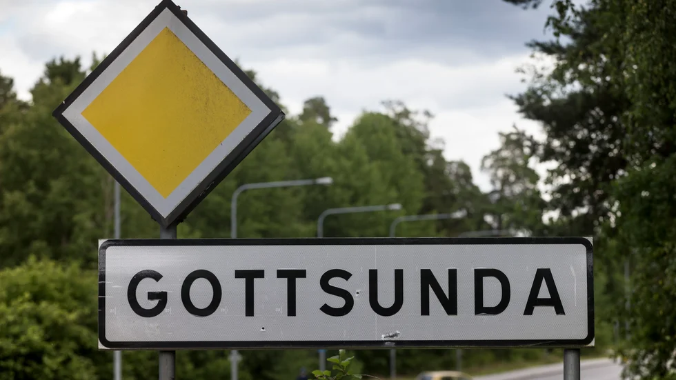 De gröna stråken längs Hugo Alfvéns väg kommer att utplånas, skriver Tony Henrohn.