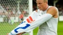 Åtvidaberg-IFK Norrköping 0-1. Thomas Magnusson går av planen och drar av sig tröjan efter att ha blivit (felaktigt) utvisad.