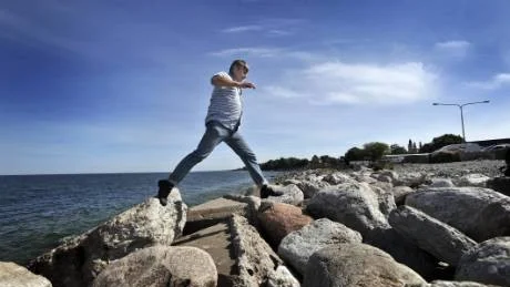Lars Ohly på språng under Almedalsveckan. Det var då det, nu har han andra vägval att göra i politiken. Foto: Yvonne Åsell/Scanpix
