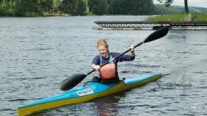 Jennie Halvarsson kör sitt första pass för dagen. Hon tränar inför Nordiska Mästerskapen där hon ska tävla i ungdomslandslaget tillsammans med klubbkompisen Loe Hellström. Foto: Ellinor Lundmark