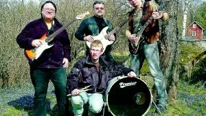 Musikbandet On the Air har startat upp igen efter ett sex år långt uppehåll. I bandet ingår Jörgen "Burken" Hagelberg, Mikael Wincent, Martino Borén och Roger Persson.
