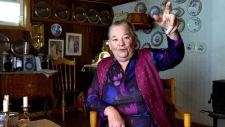 - Jag fick aldrig vara barn utan bara arbeta. Elisabet Jönsson berättar om sitt liv i den stora syskonskaran.