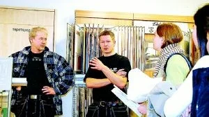 Pelle och Anders Ödman började sin karriär som färghandlare för 15 år sedan. I går delade de med sig av sina erfarenheter.