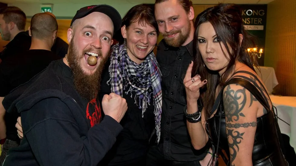 Piteborna Peter Forsman, Eva Pettersson och Emil Forsgren samt Maria Sundvall från Skellefteå hoppades på ös när Dark Funeral med vänner besökte Luleå. Peter Forsman ser på fredagskvällen bandet för fjärde gången.