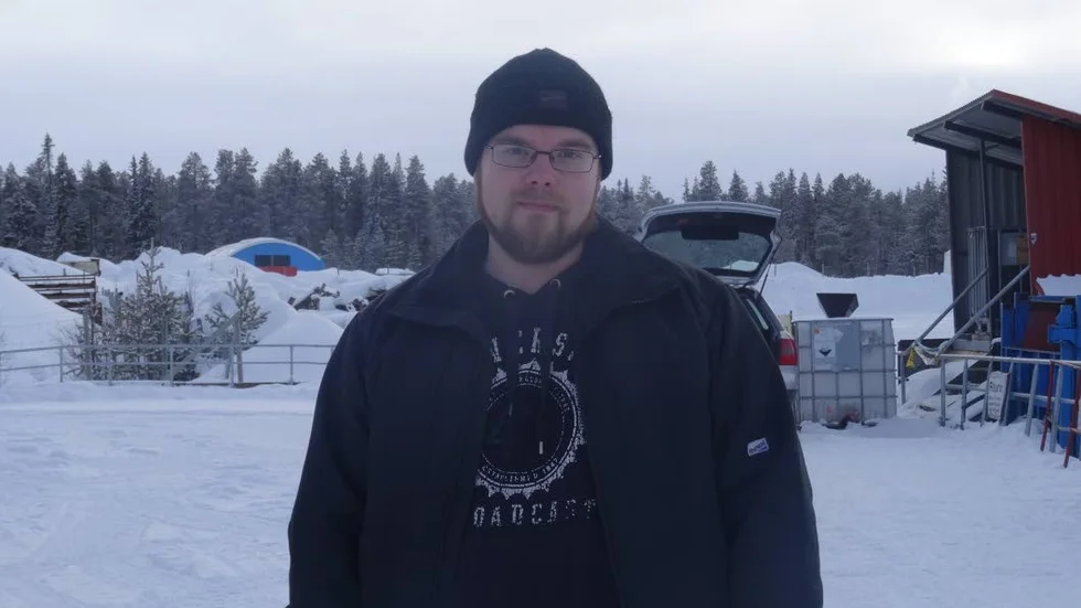 Enligt Jonas Callin, VA-ingenjör och ansvarig för hushållsavfall, har Arjeplog så höga avgifter på grund av de stora avstånden.