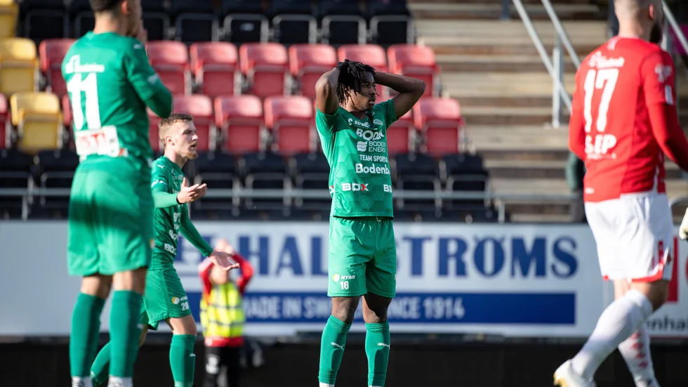 Bodens Steve Zishim Bawa deppar efte en missad målchans.