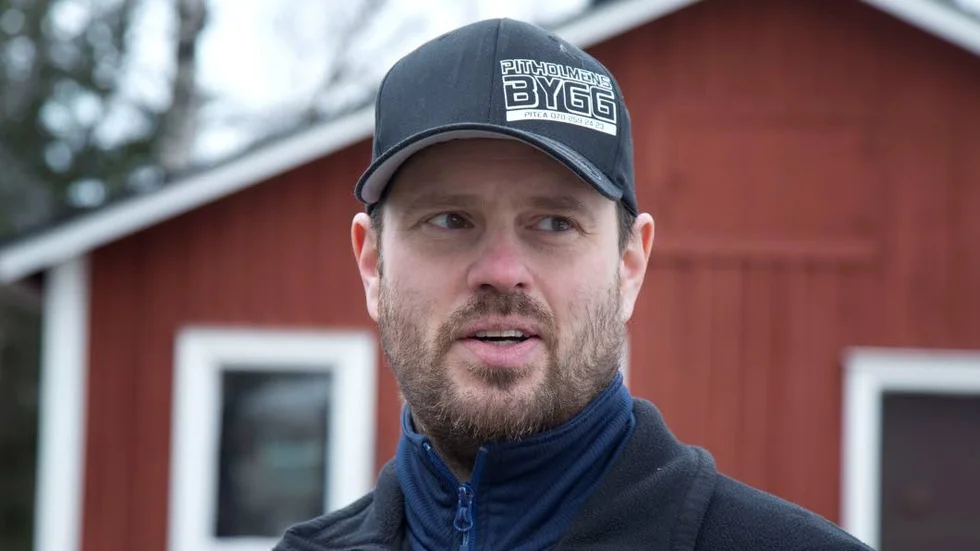 Jörgen Wiklund, ägare av Pitholmens bygg, oroar sig för att kanske bli tvungen att säga upp personal om rotavdraget sänks nästa år.