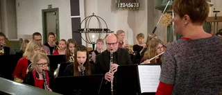 Fullsatt kyrka vid musikgudstjänsten